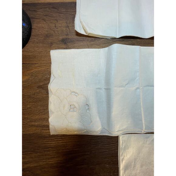 Lot of 4 vintage Hankerchiefs - Picture 13 of 16